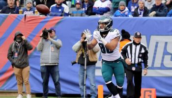 Former Eagles tight end Trey Burton makes a catch against the Giants.