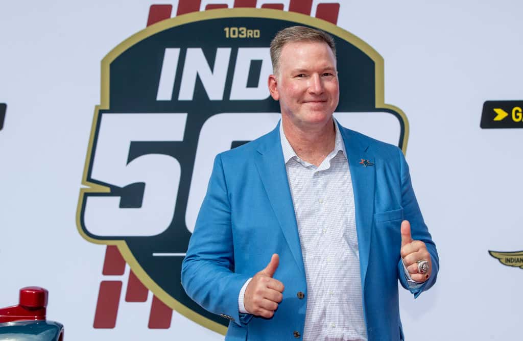 Jim Cornelison gives two thumbs up at the Indy 500