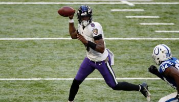 Ravens QB-Lamar Jackson throws outside the pocket.
