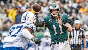 Eagles QB-Carson Wentz gets ready to throw a pass against the Colts.