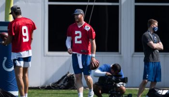 Colts QB-Carson Wentz gets ready to practice.