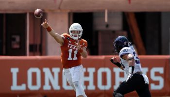 Texas QB-Sam Ehlinger gets ready to throw a pass in a game.