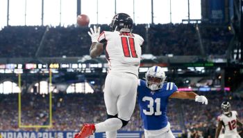 Julio Jones catches a touchdown pass in front of a Colts defender at Lucas Oil Stadium
