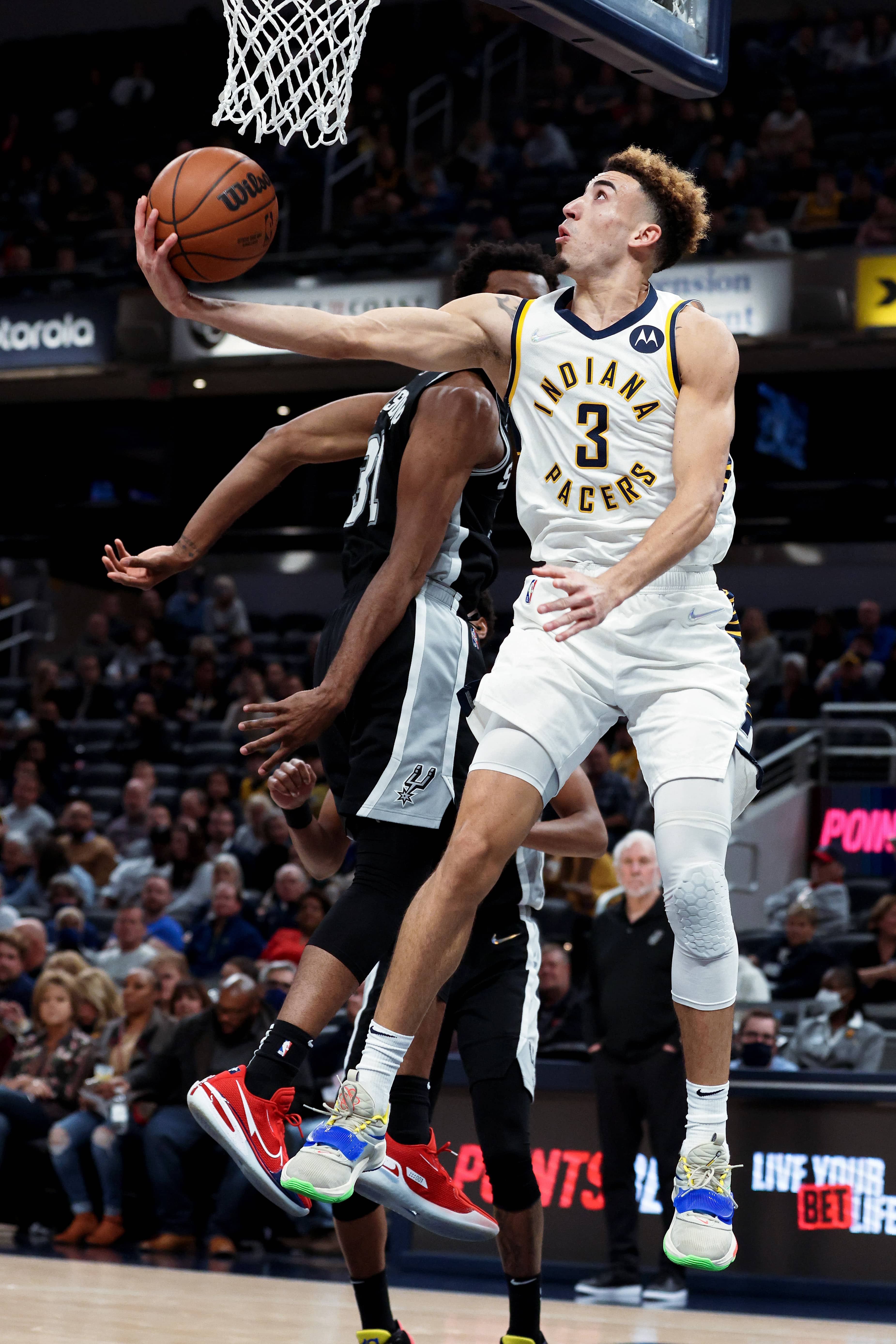 Chris Duarte shooting layup under basket