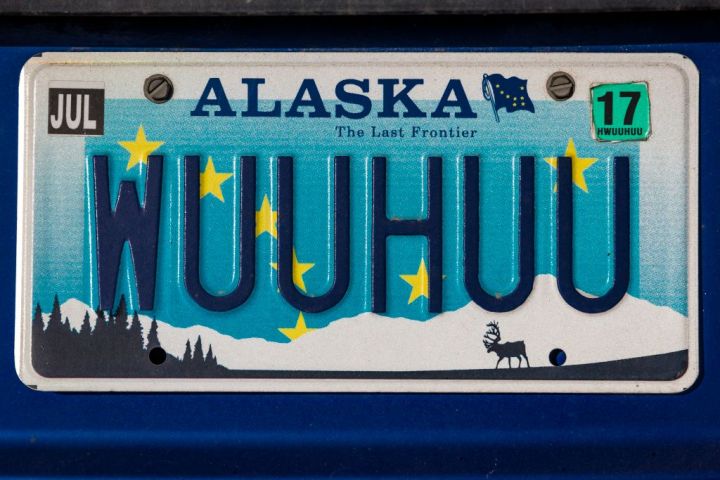 Alaska Vanity License plate says WUUHUU