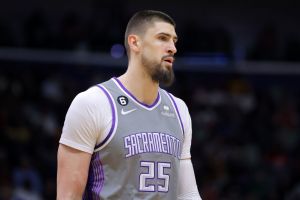 Alex Len #25 of the Sacramento Kings