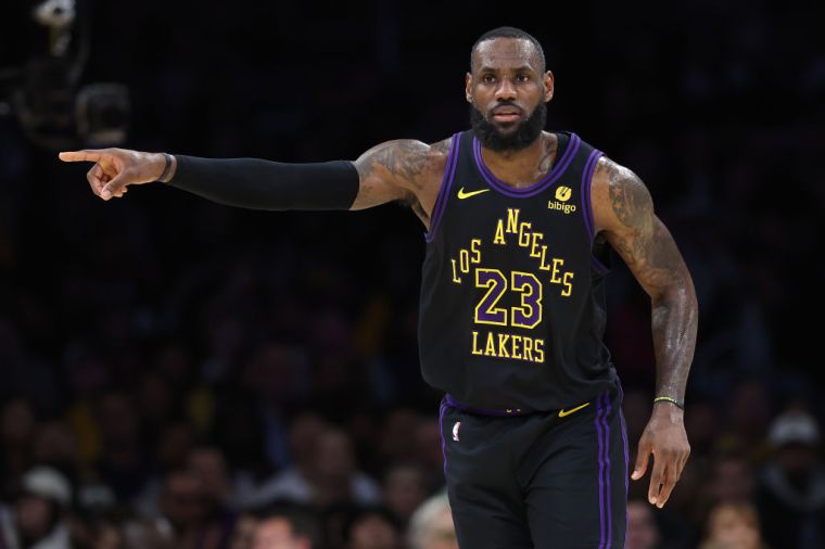 LeBron James - West - Frontcourt - Captain