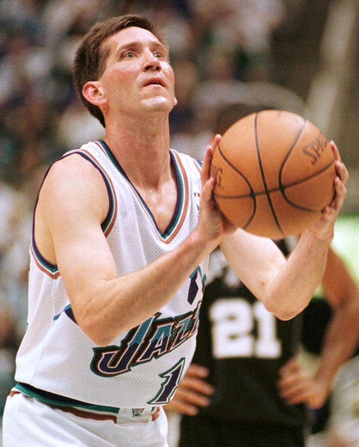 Utah Jazz Jeff Hornacek shoots from the freeline l