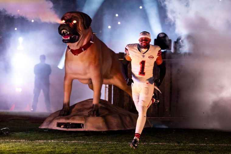 44 Inches - Juan Thornhill