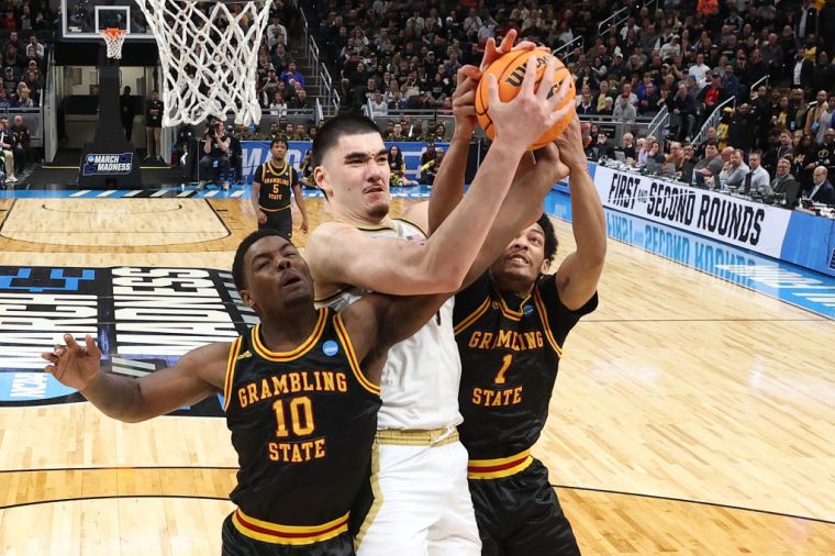 Photos of Zach Edey Because He Is "Just Tall"