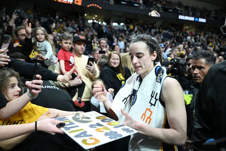 Became all-time leader in points among major women's college basketball players