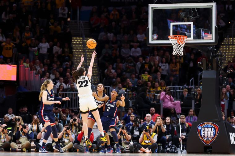 Set NCAA single-season record for 3-pointers