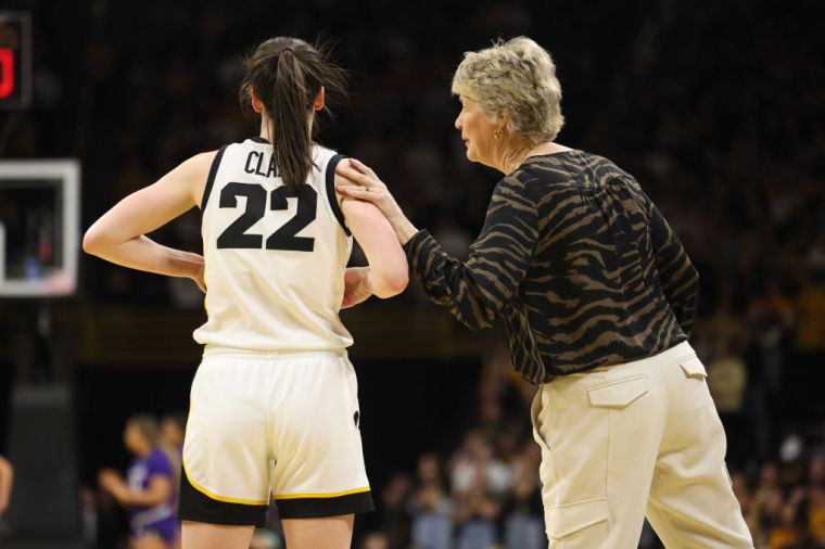 Achieved most points in single season in Division I women's history