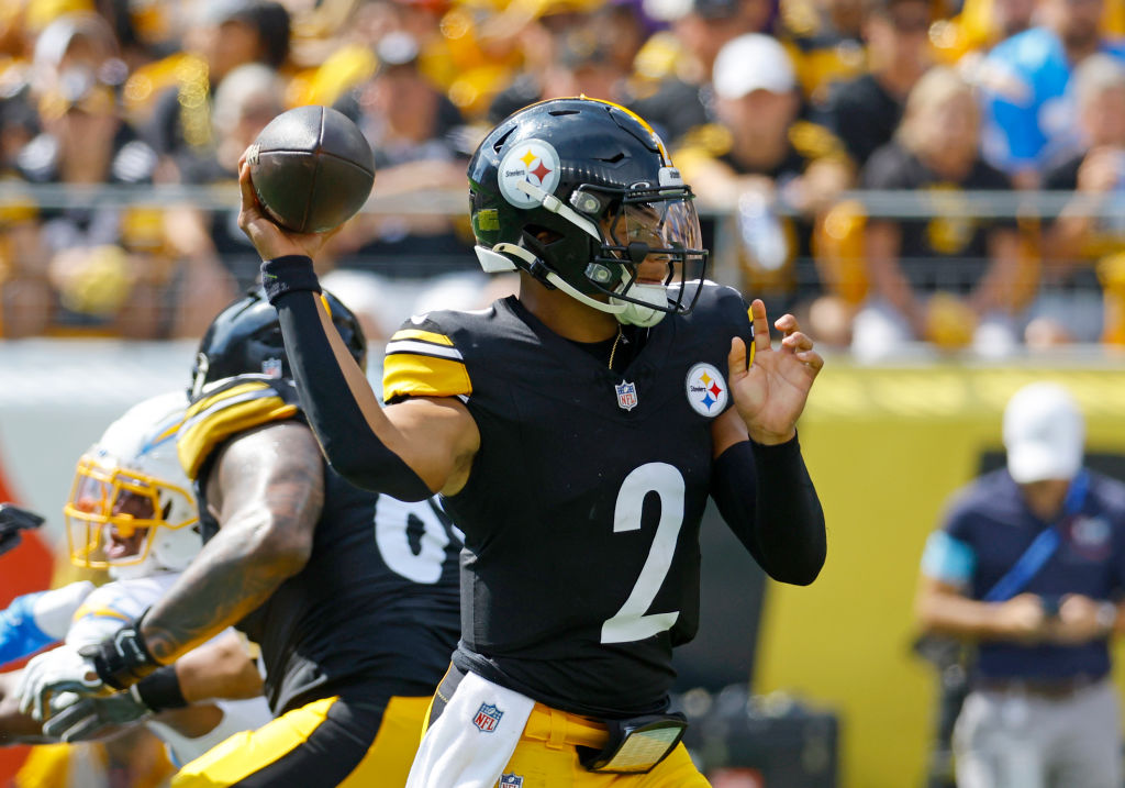 Los Angeles Chargers v Pittsburgh Steelers