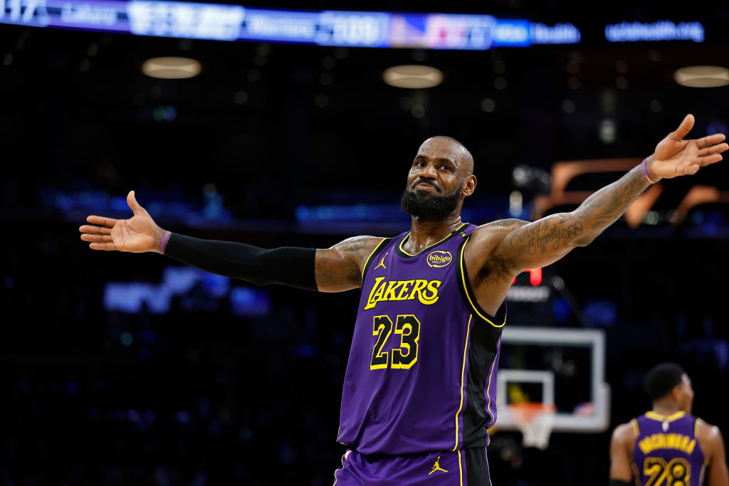 Golden State Warriors v Los Angeles Lakers