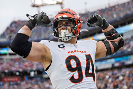 Sam Hubbard - DE